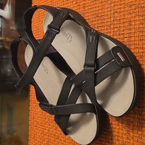 BARETRAPS BRAND WOMEN'S BLACK SUMMER SANDALS SIZE 6